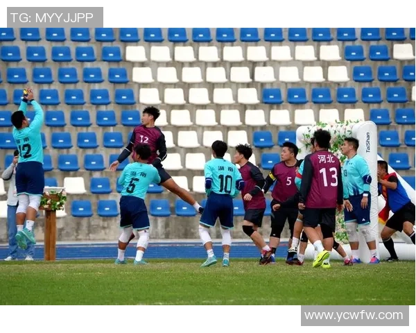 足球36强激战正酣各队争夺晋级名额精彩赛事引发球迷热情高涨