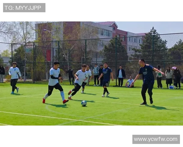 足球达人游戏带你体验真实赛场激情与策略的完美结合