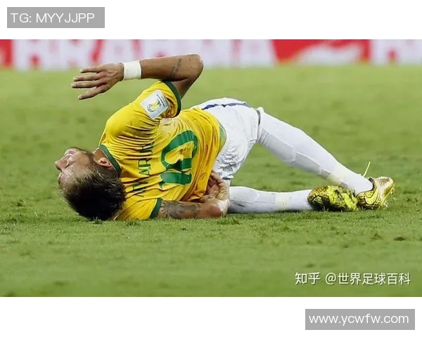 足球意外撞击眼睛的风险与防护措施探讨及应对策略 足球意外撞击眼睛的风险与防护措施探讨及应对策略